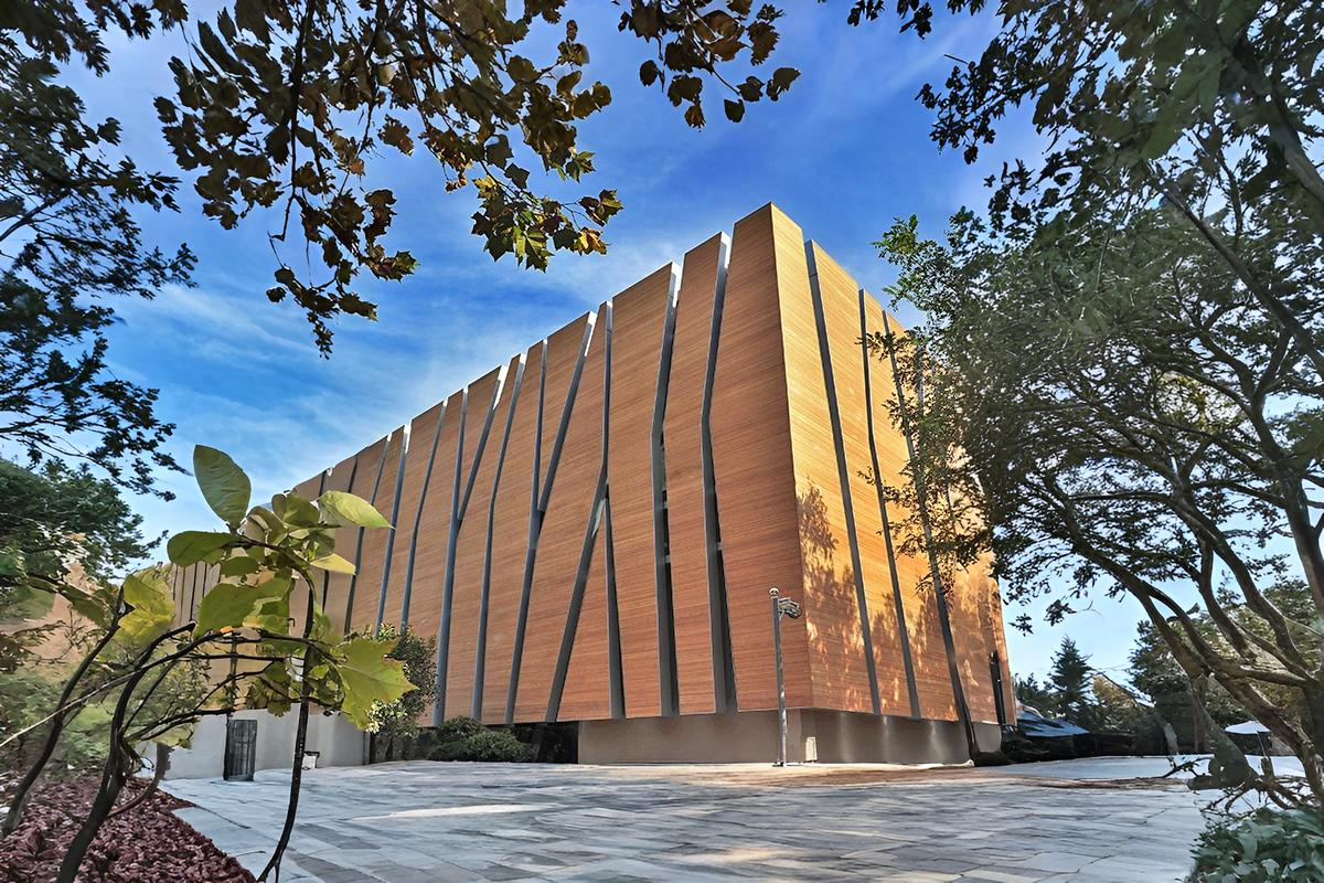 Premium bamboo cladding and decking engineered for Dubai’s climate — combining renewable materials, high performance, and exquisite finishes for interiors and exteriors.